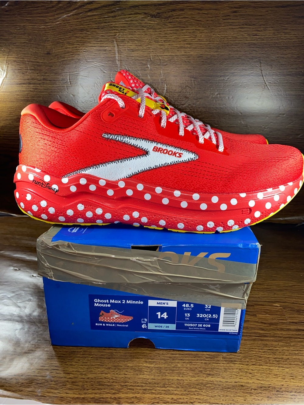 Brooks Ghost Max 2 Minnie Mouse size 14 wide